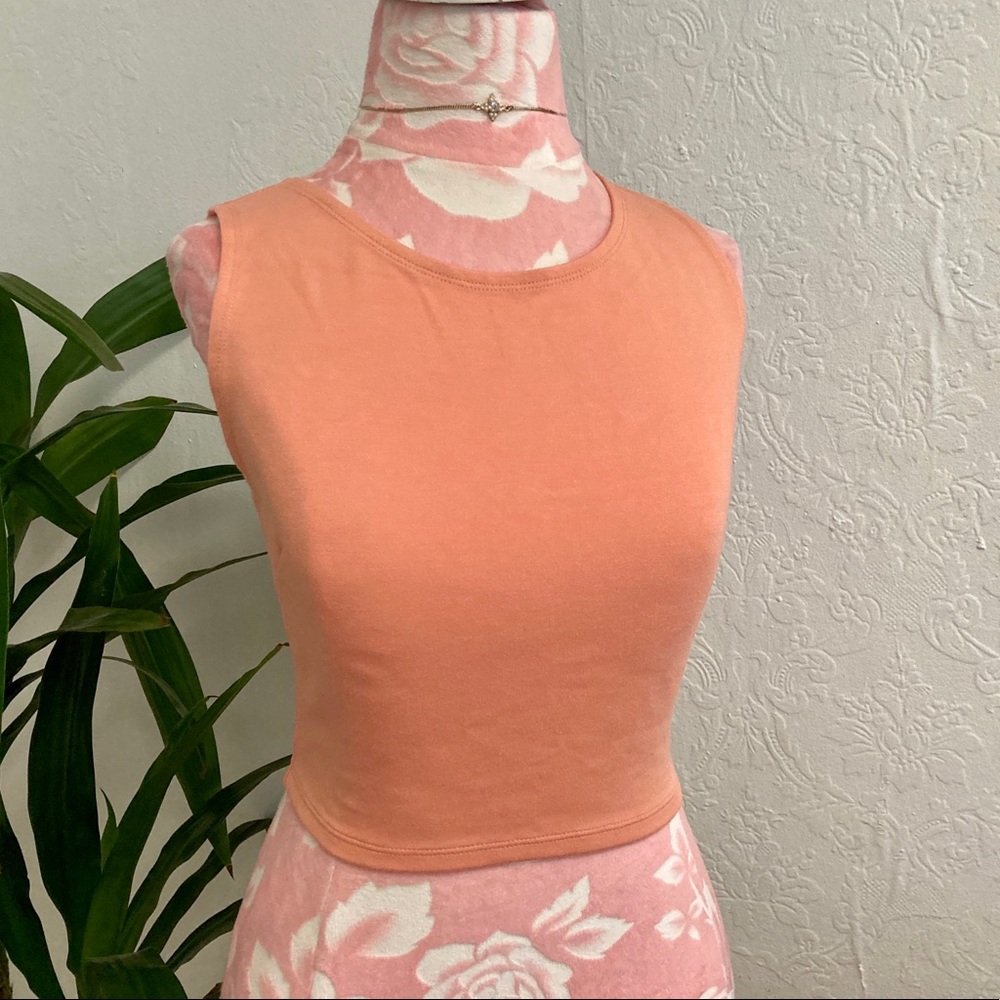 🎉 Forever 21 - Light Peachy Cropped Tank Top